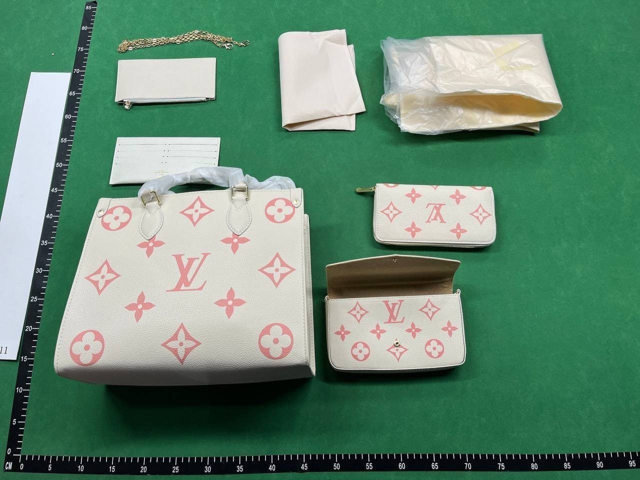  Louis Vuitton bags