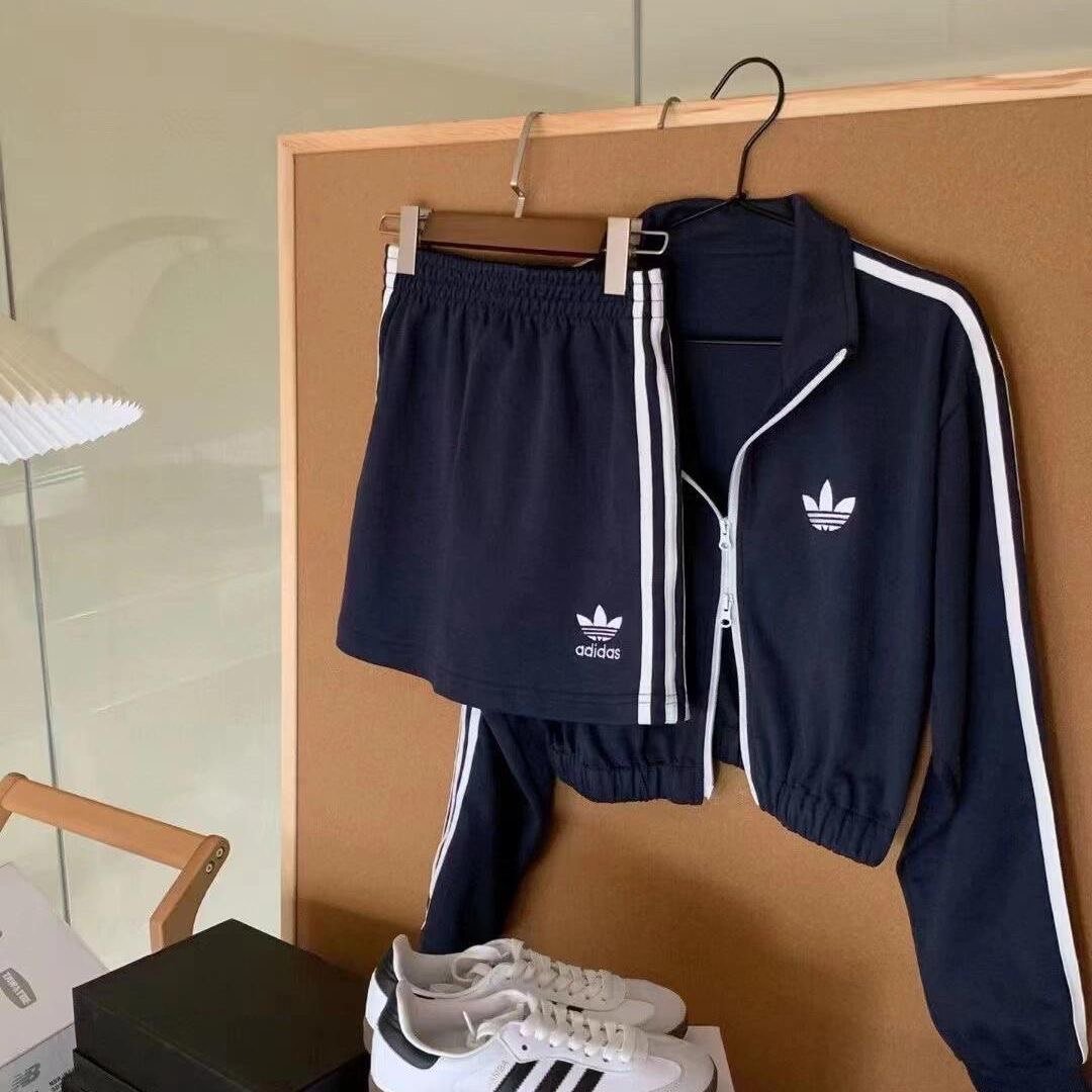 Adidas Originals Track Jacket [1 style]
