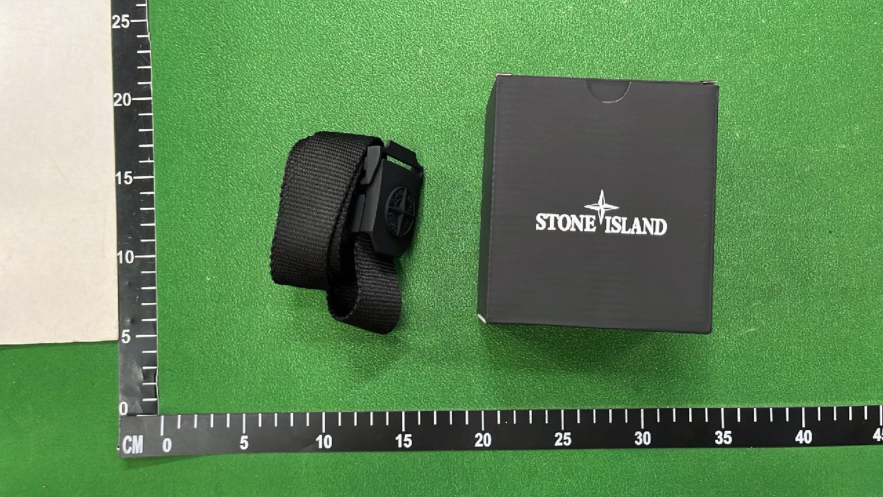 Stone Island Black Watch with Canvas 