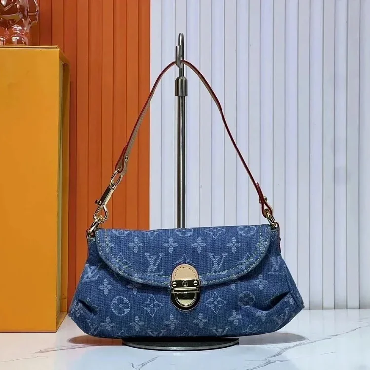 Louis Vuitton Underarm bag