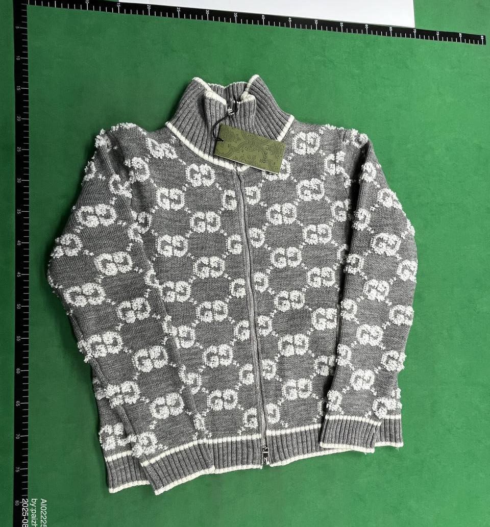 :LV/Gucci cardigan sweater/vest/down jacket