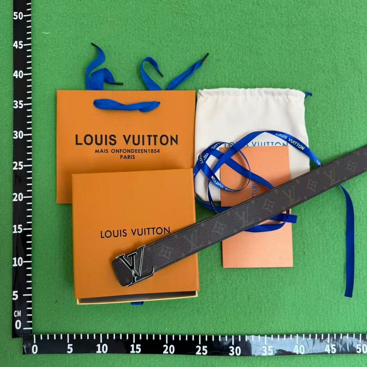 Hermes/Burberry/Prada belt wallet gift box