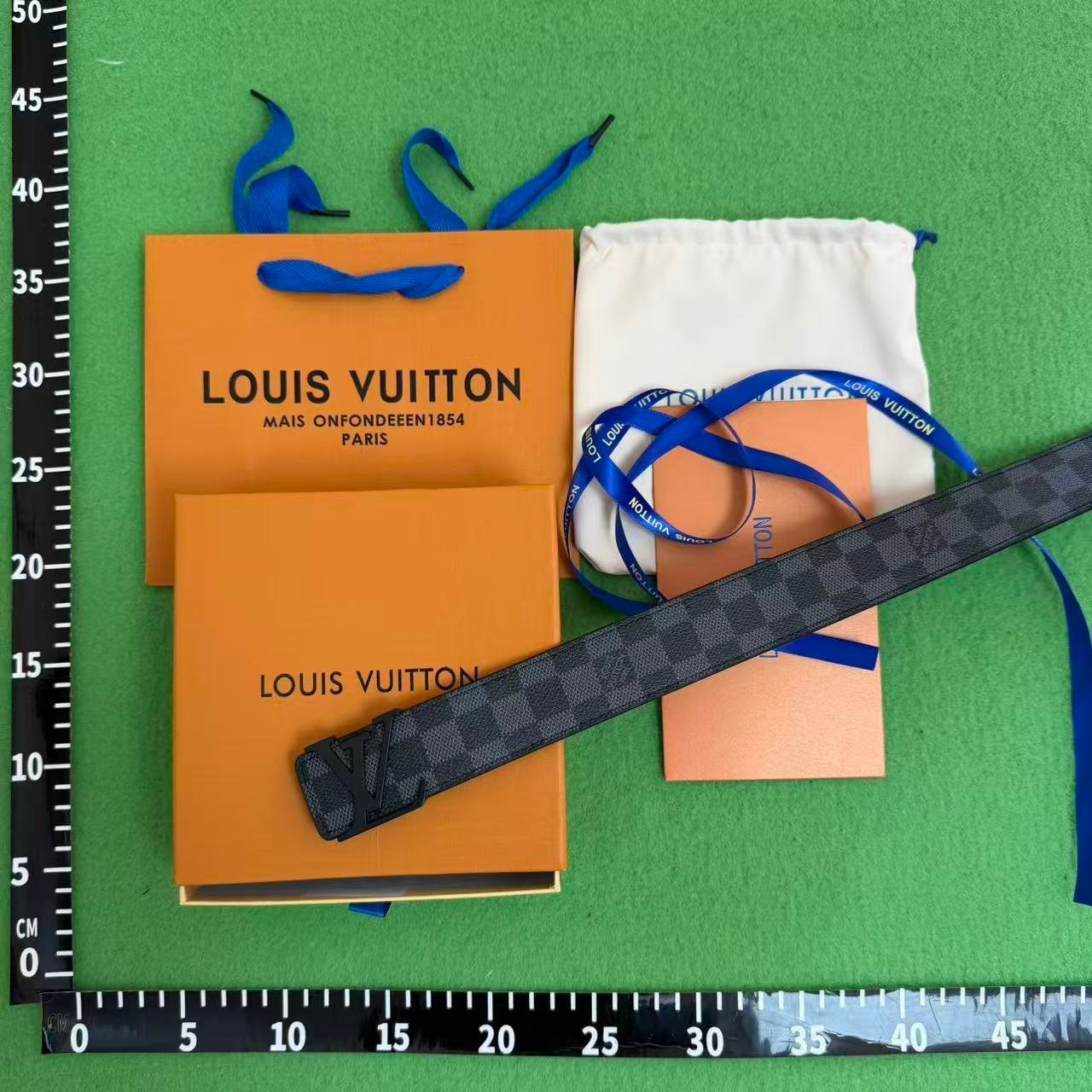 Hermes/Burberry/Prada belt wallet gift box
