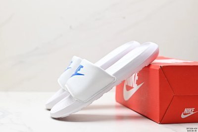 NIKE / JORDAN slippers
