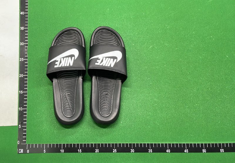 NIKE / JORDAN slippers