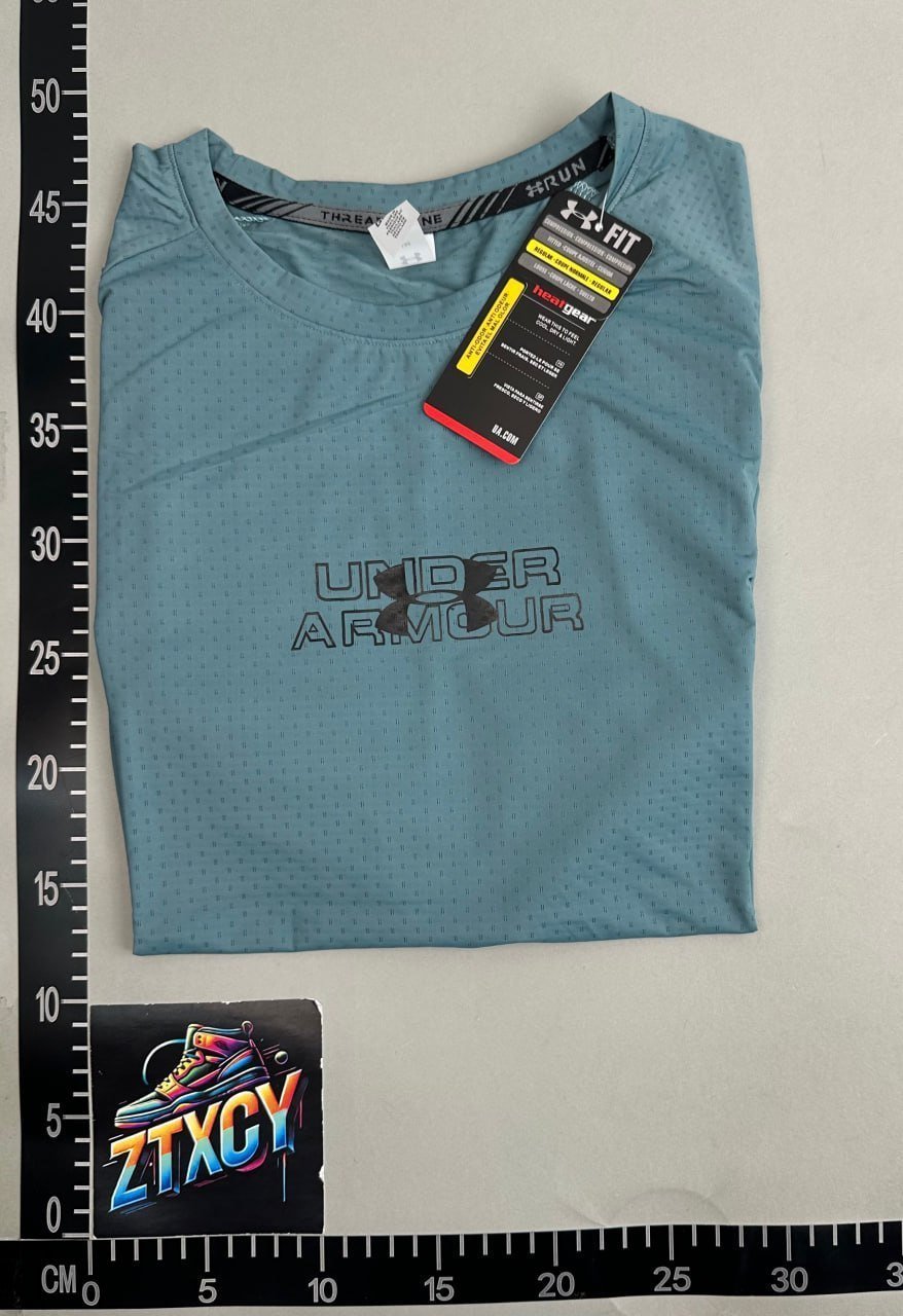 Under Armour T-shirt