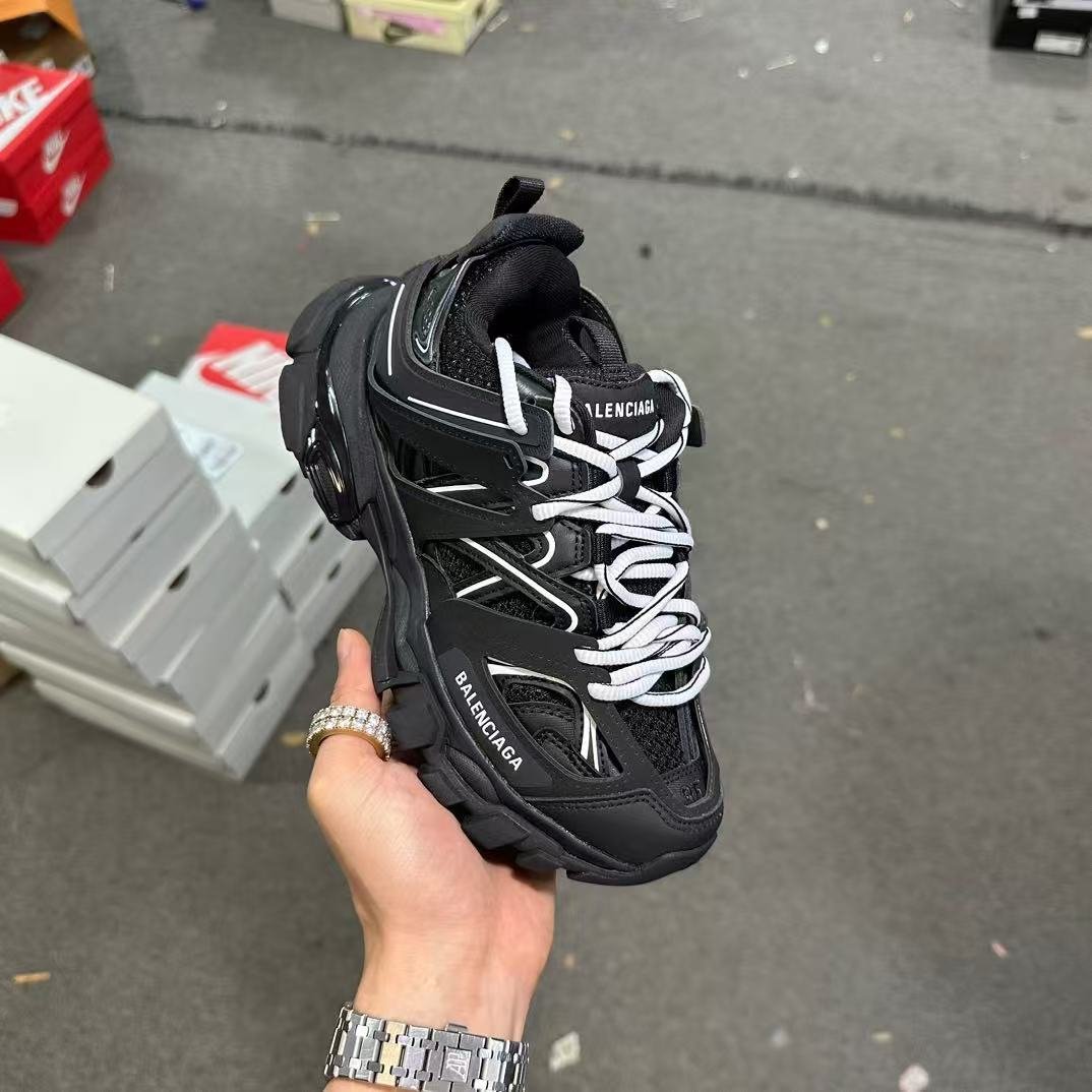 Balenciaga track