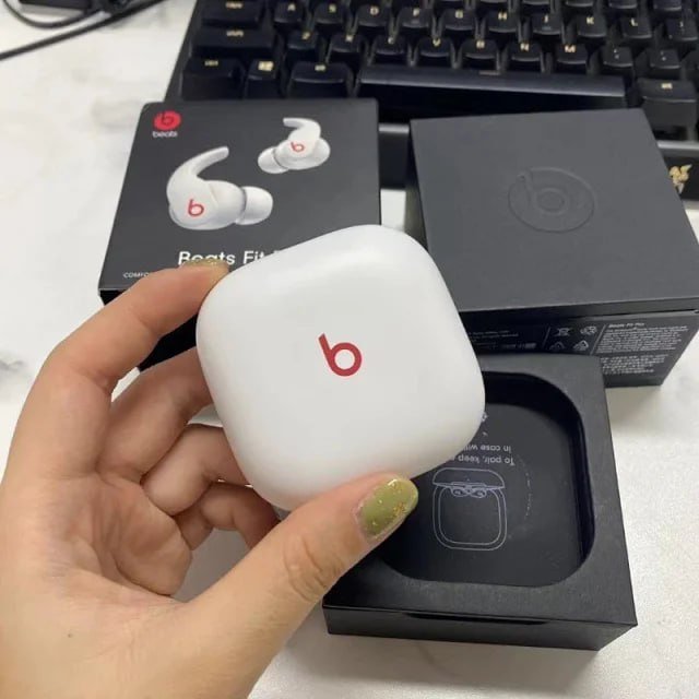 beats fit pro headphones