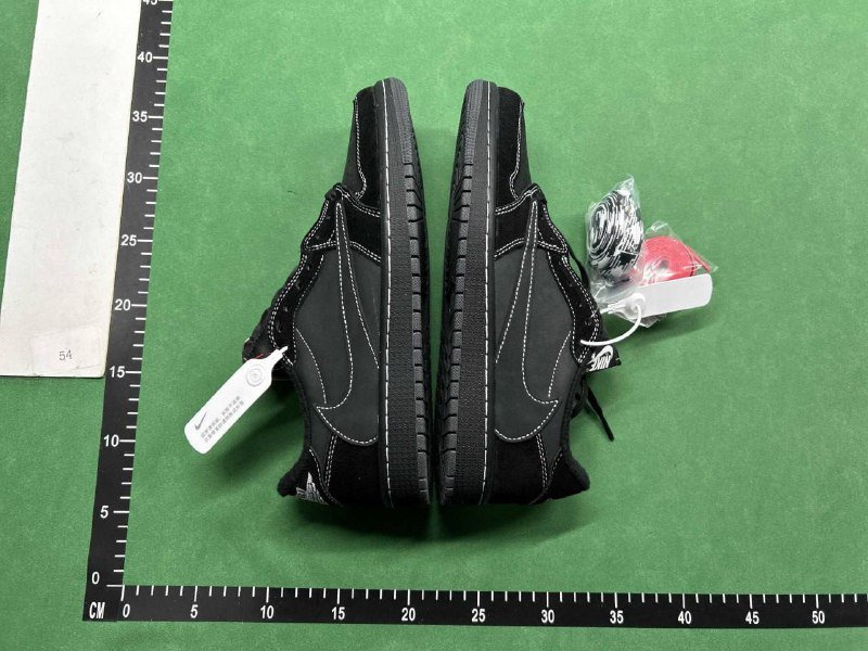 AIR JORDAN 1 Travis Scott