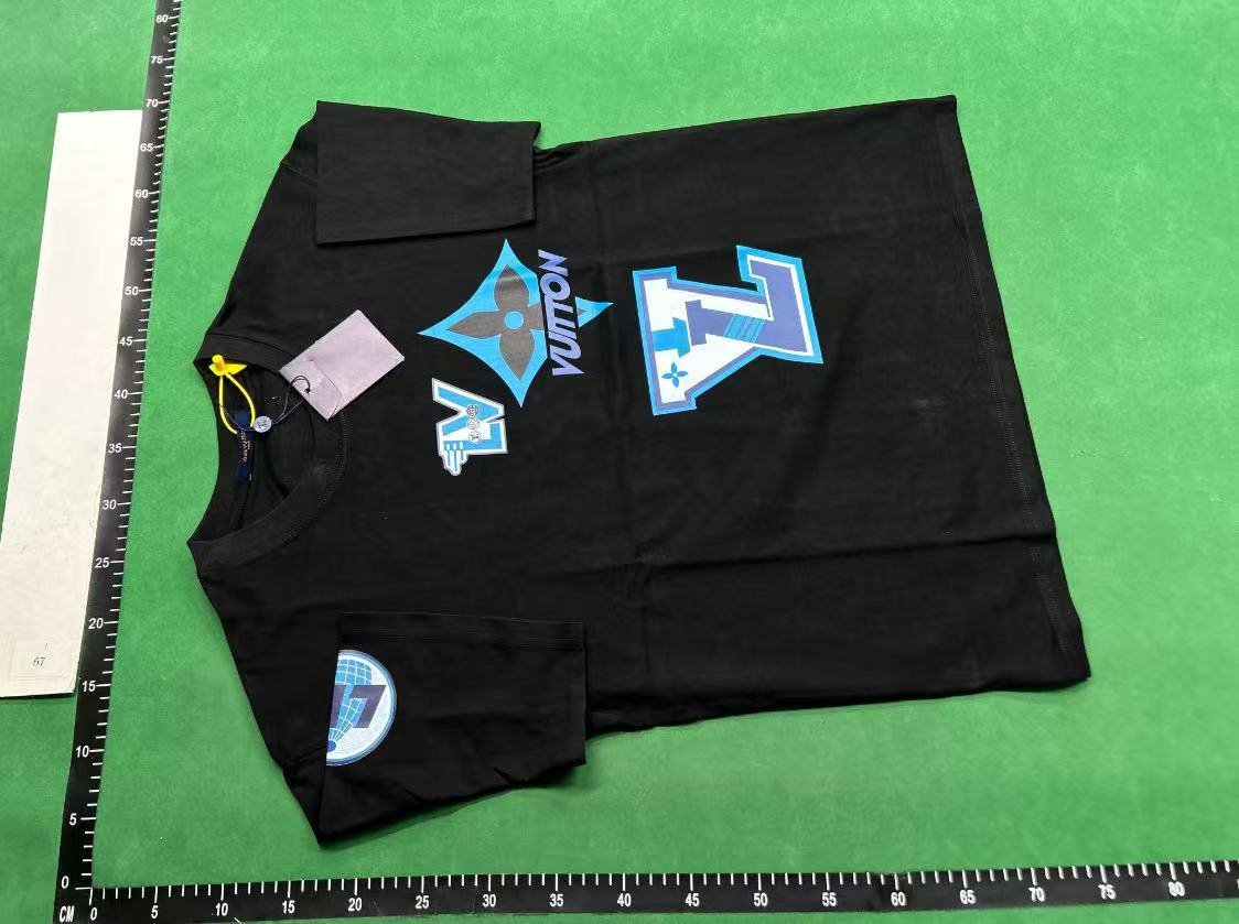 LVURTTON Tee
