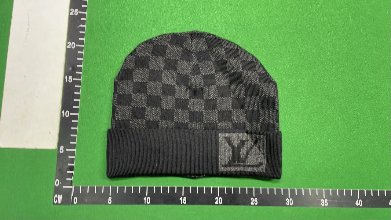Louis Vuitton Beanie & Scarf (20+)