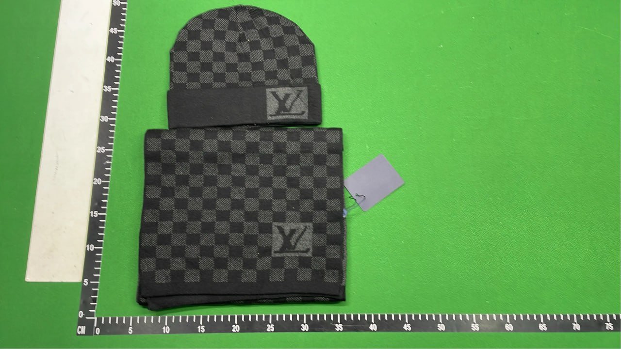 Louis Vuitton Beanie & Scarf (20+)