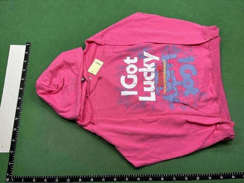 Vetements hoodie (34 CP)