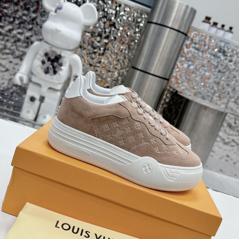 Groovy platform sneaker