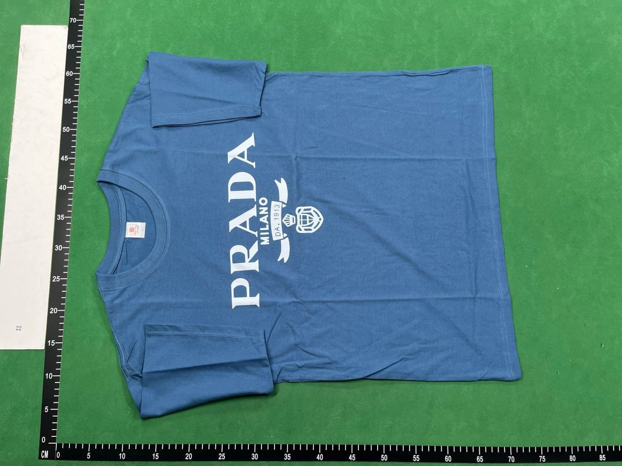 Prada tee (40 CP)