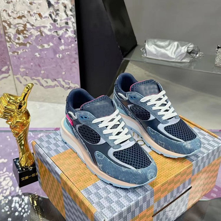 Louis Vuitton Seakers
