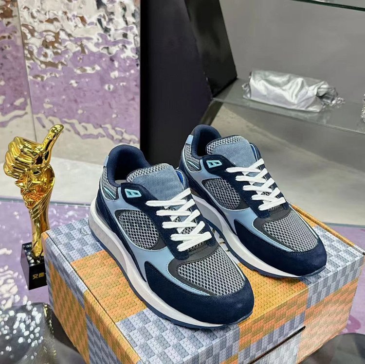 Louis Vuitton Seakers