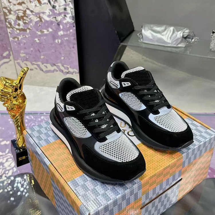 Louis Vuitton Seakers