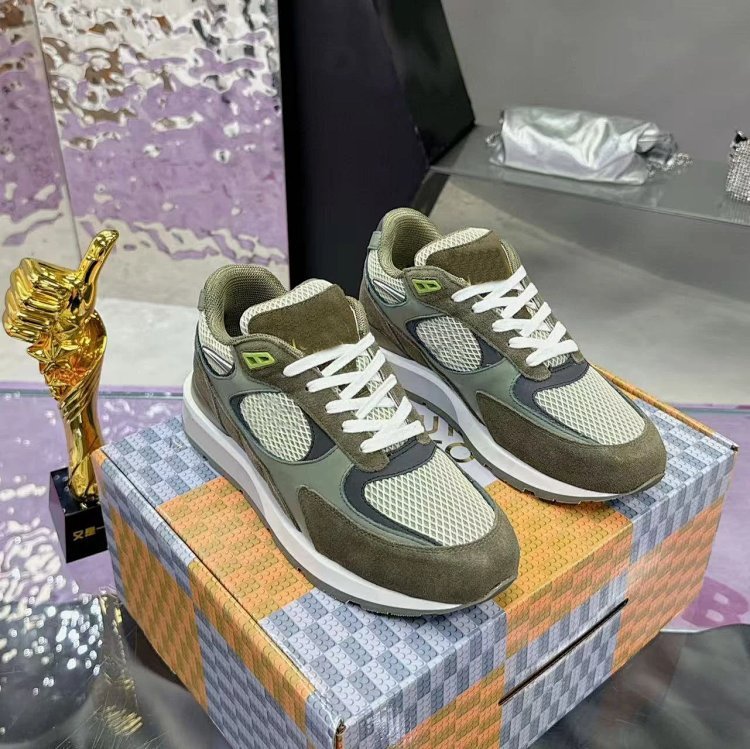 Louis Vuitton Seakers