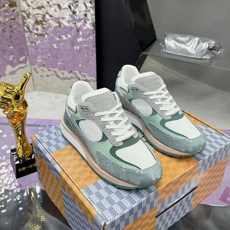Louis Vuitton Seakers