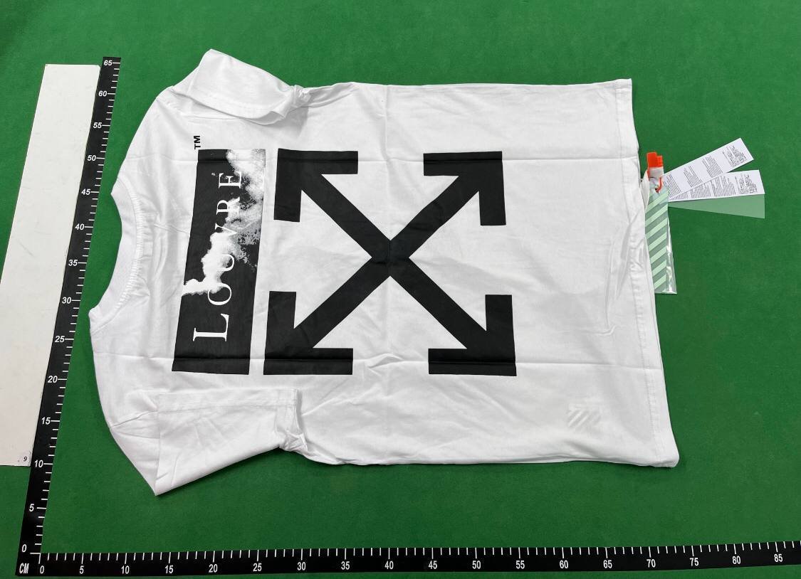 Off-White T-shirt（20+）