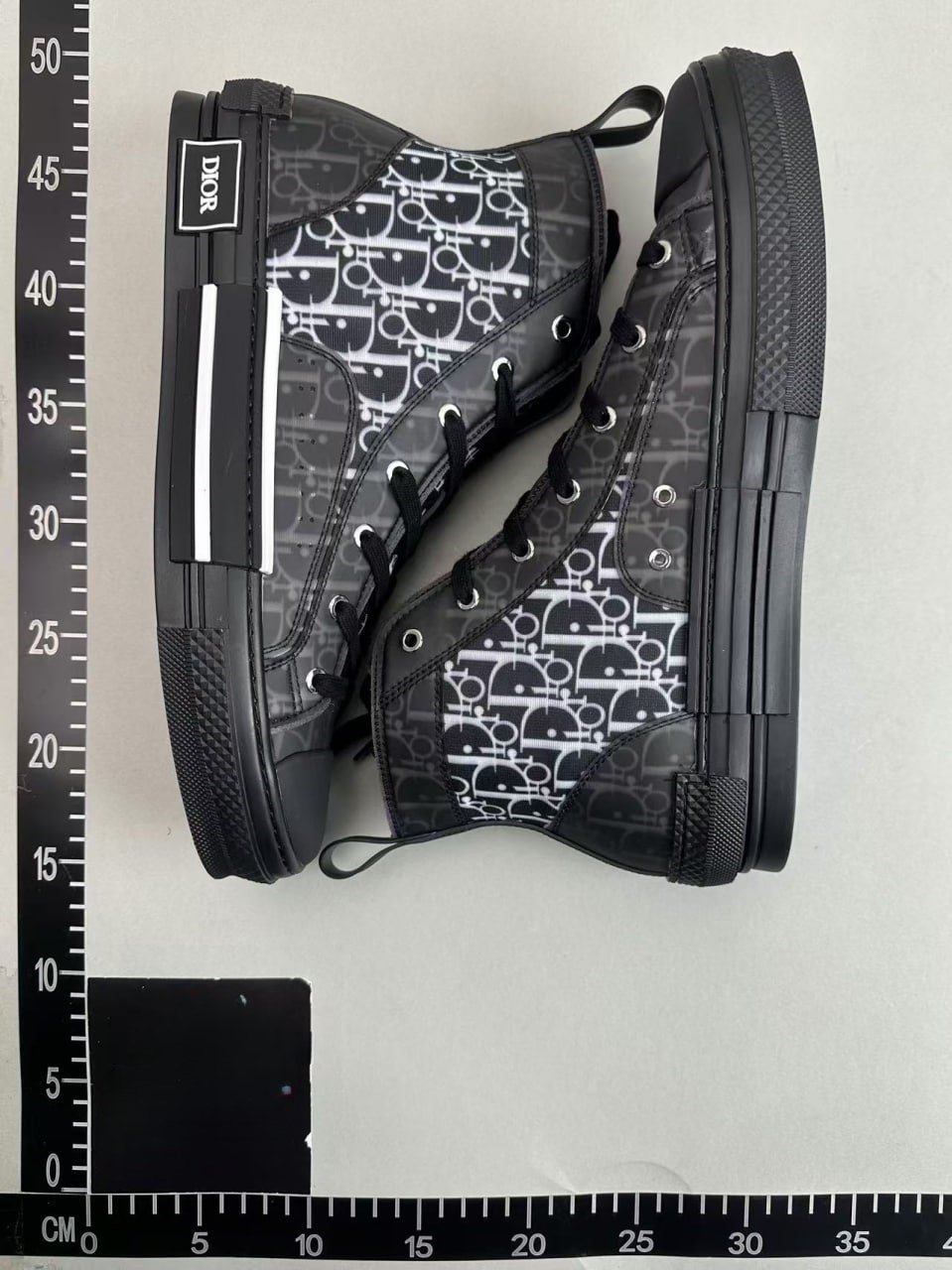 Dior B23