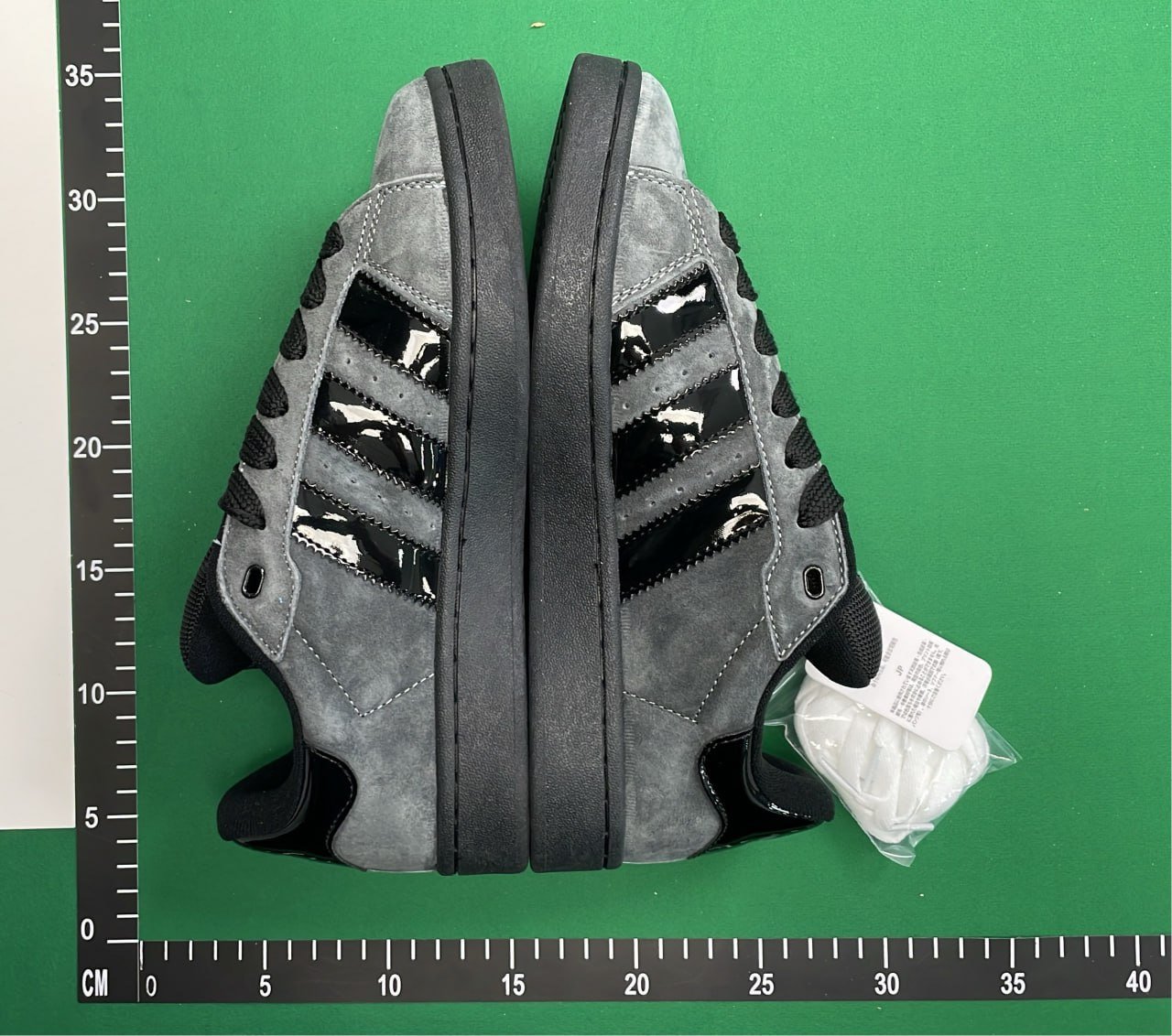 Adidas Campus 00s
