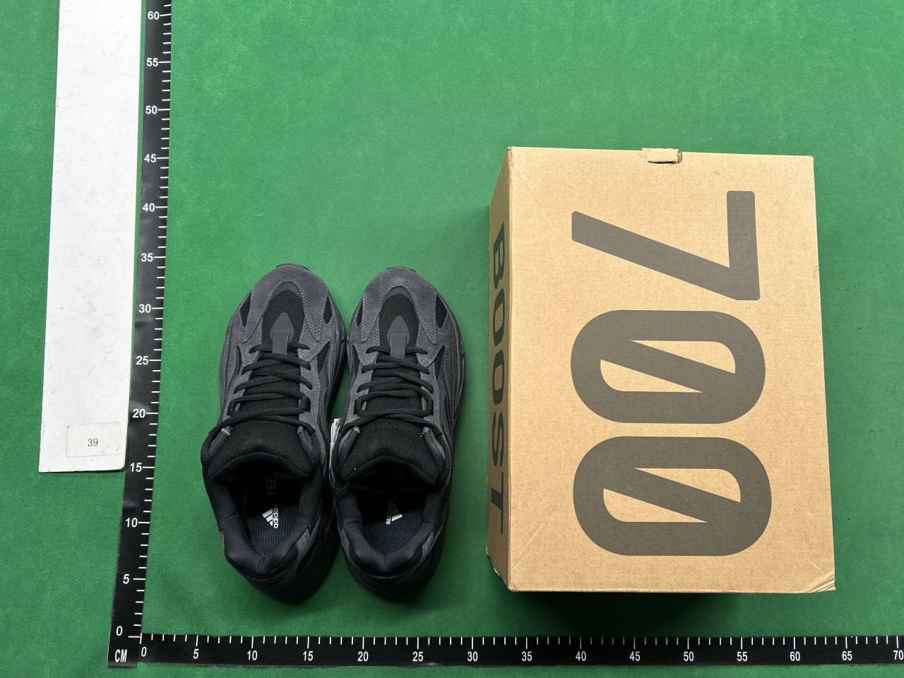  Yeezy boost 700 