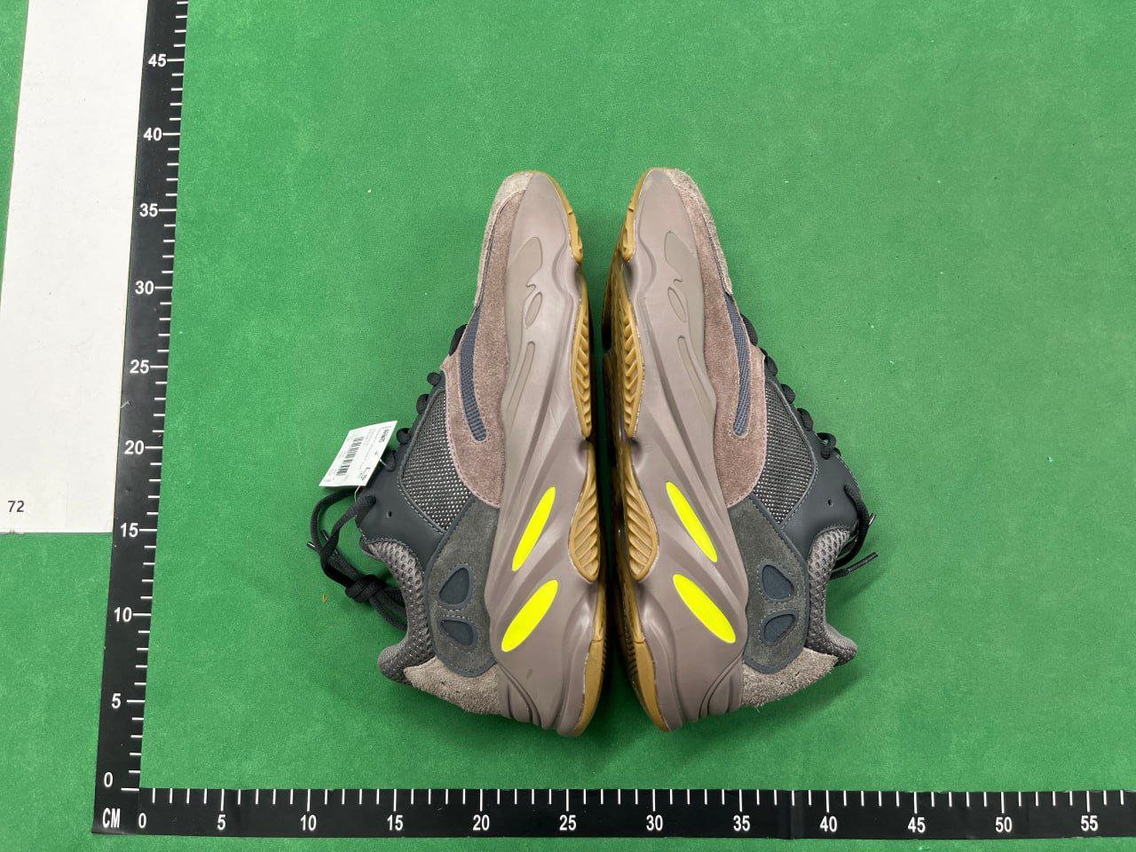  Yeezy boost 700 