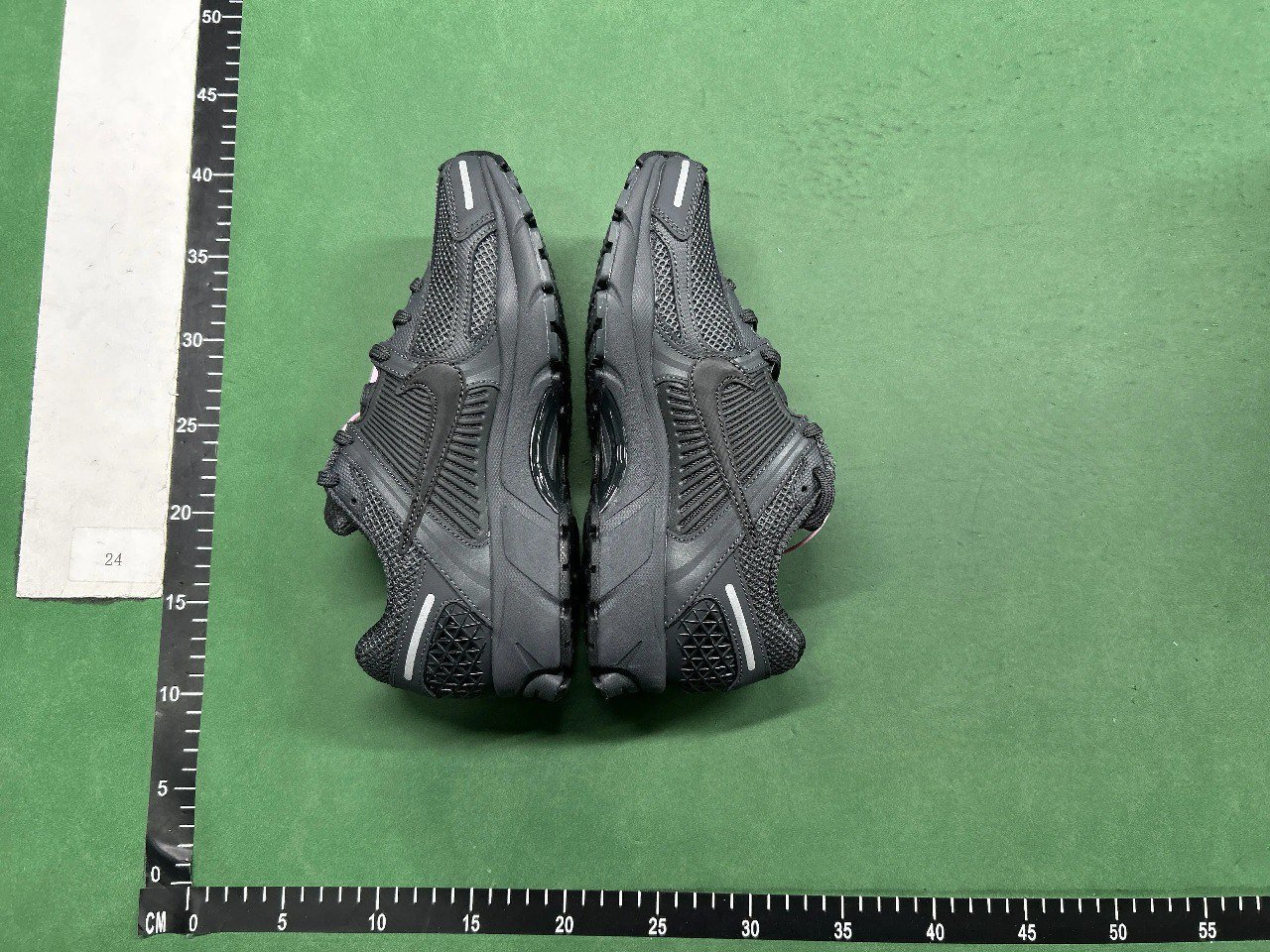 nike zoom Vomero 5 