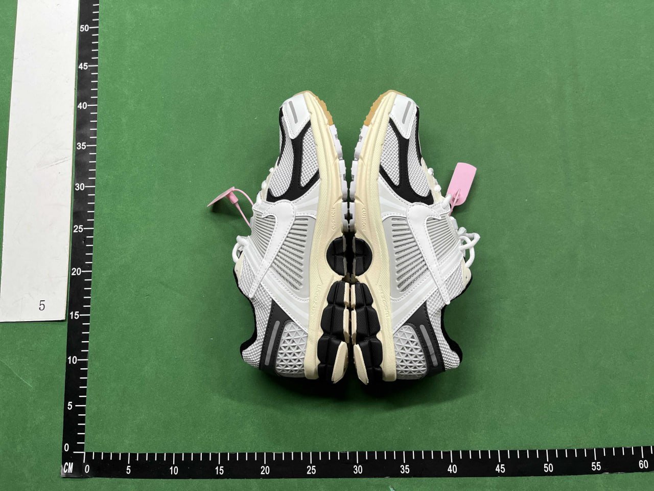 nike zoom Vomero 5 