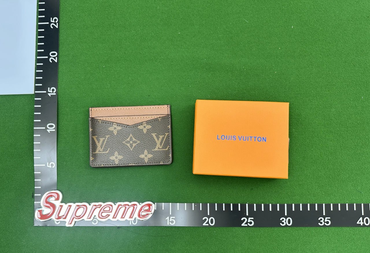  Louis Vuitton Wallet 