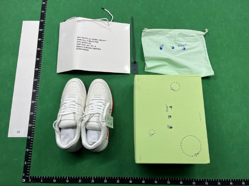 Off-White c/o Virgil Abloh Low Top Sneakers