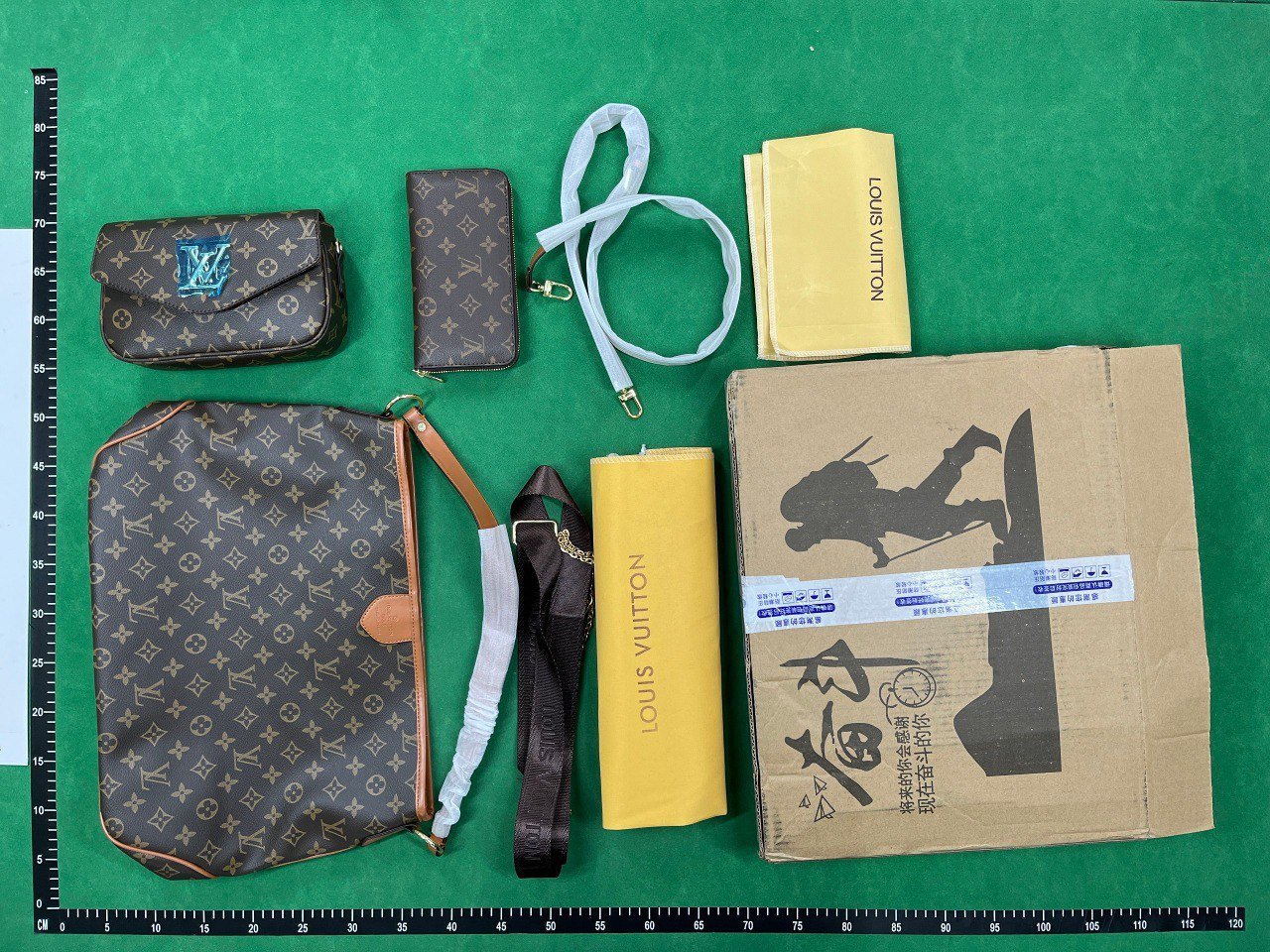 Louis Vuitton Monogram Neverfull Tote Bag 