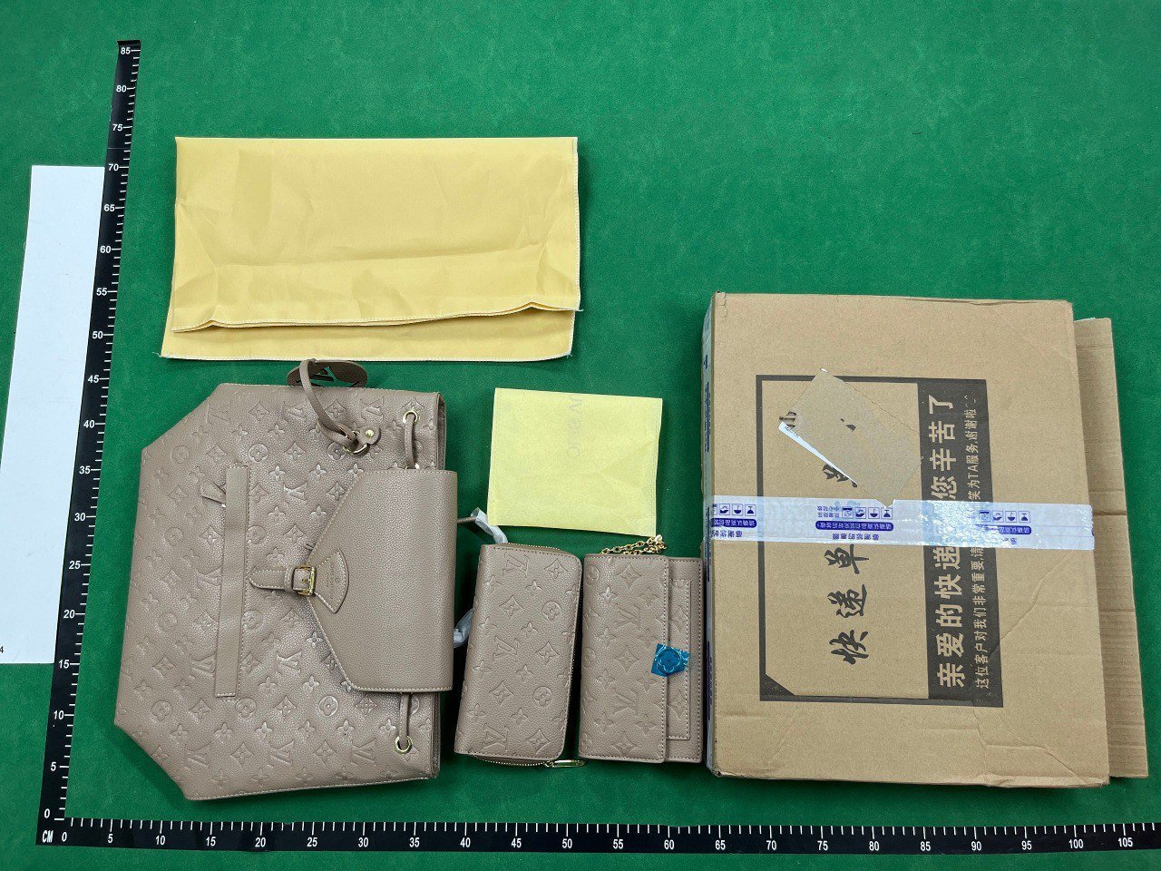 Louis Vuitton Monogram Neverfull Tote Bag 