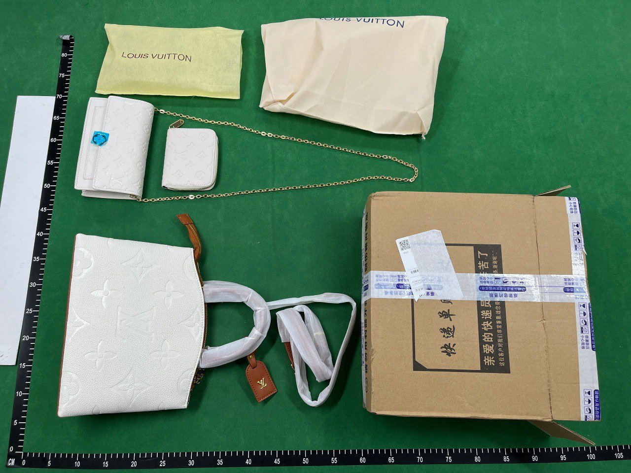 Louis Vuitton Monogram Neverfull Tote Bag 