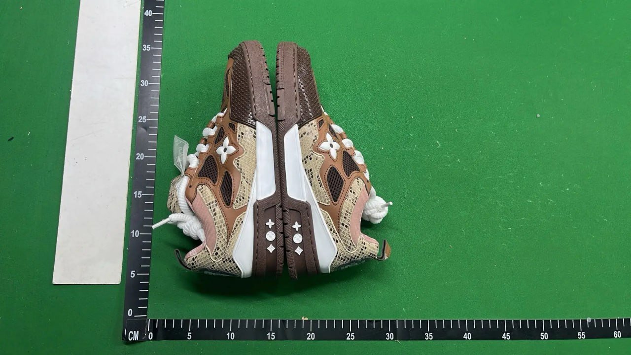 Lv Sneakers  