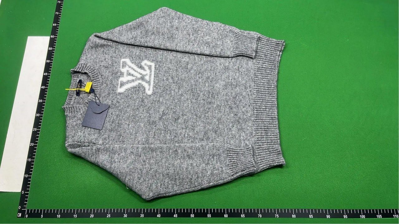 Louis Vuitton sweater 