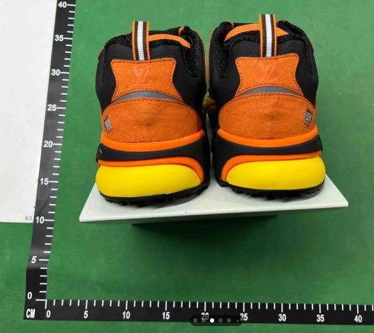 Louis Vuitton runner tatic