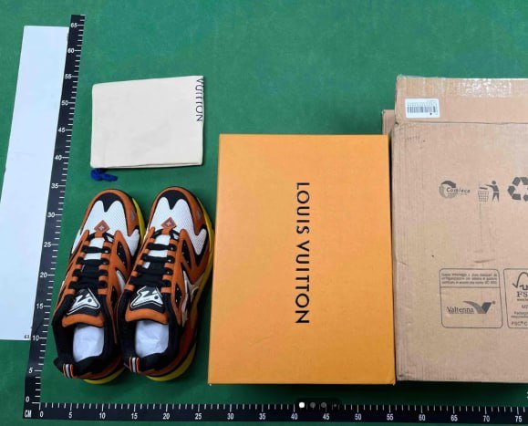 Louis Vuitton runner tatic