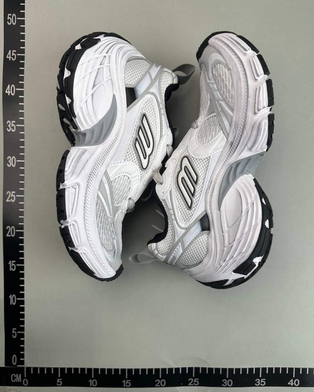  Balenciaga 10xl