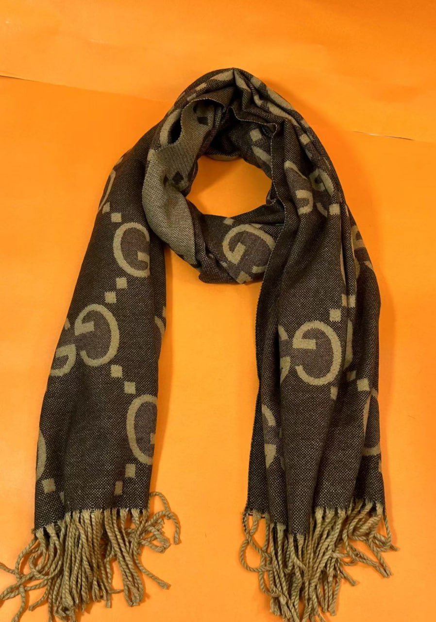 Burberry/LV/Fendi  Scarf