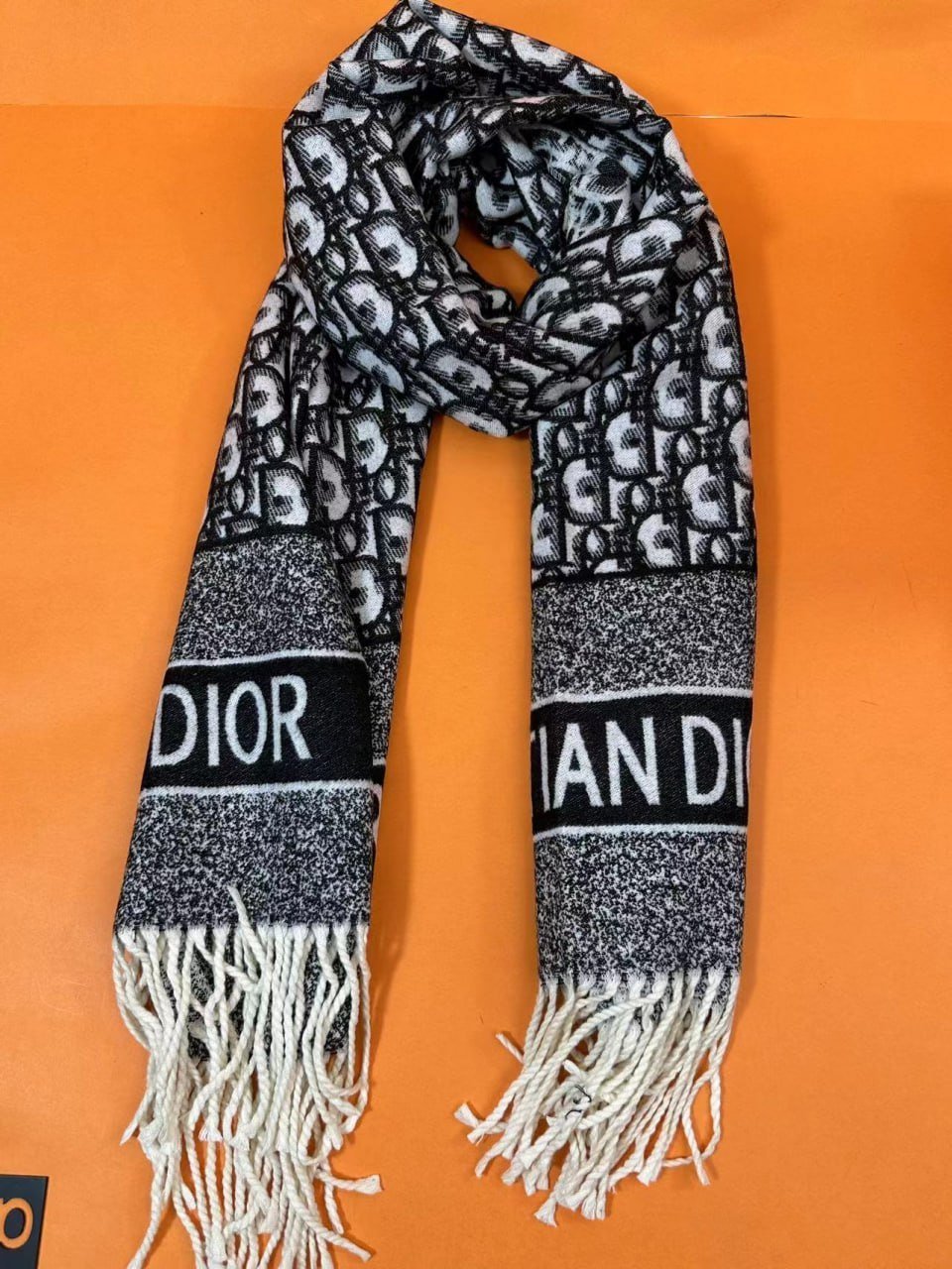 Burberry/LV/Fendi  Scarf