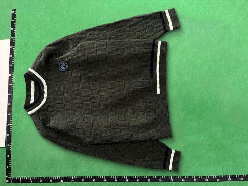  Canada Goose Sweater