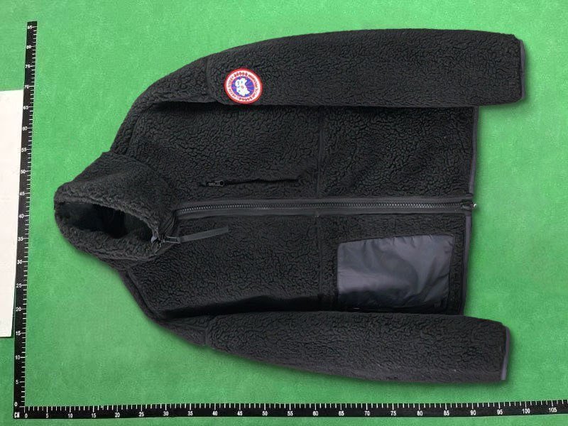  Canada Goose Sweater