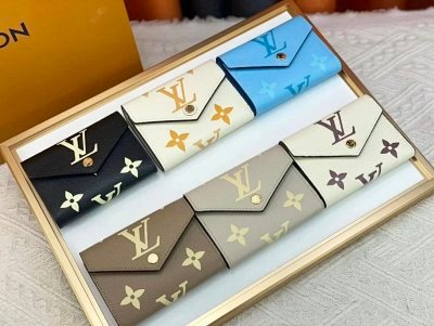  LV Wallet