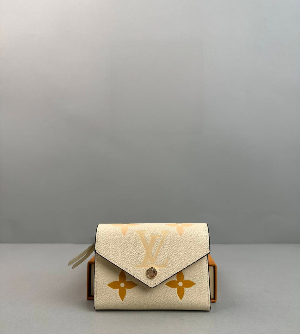  LV Wallet