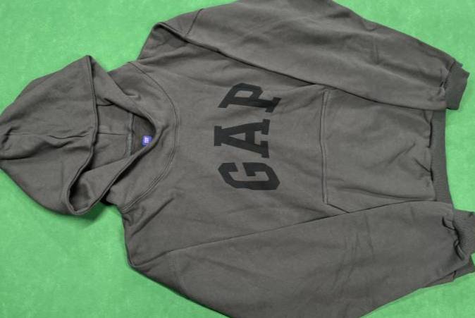 Gap sweatshirt