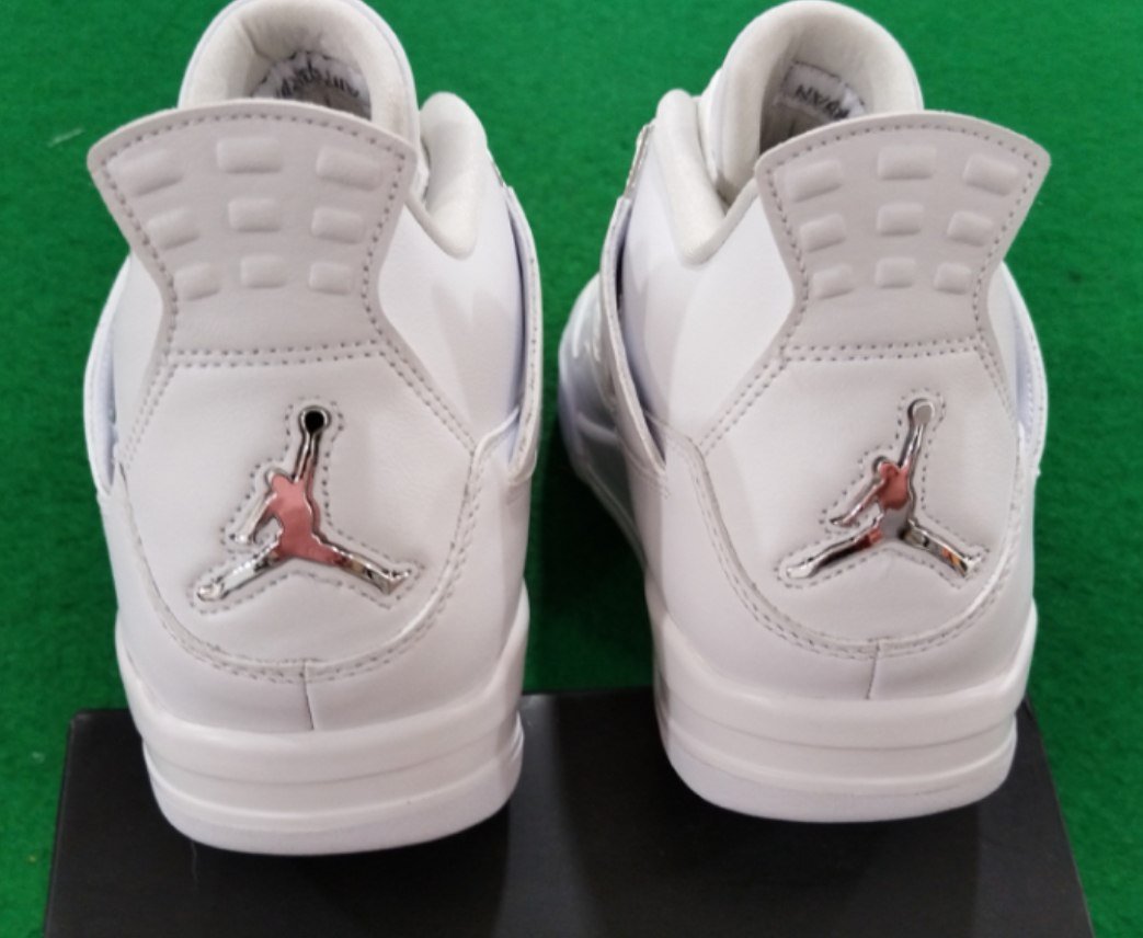 Air Jordan 4 Retro