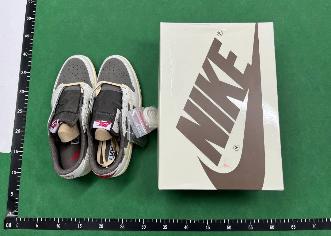 JORDAN 1 x TRAVIS